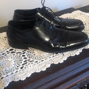 Kenneth Cole Black dress shoes